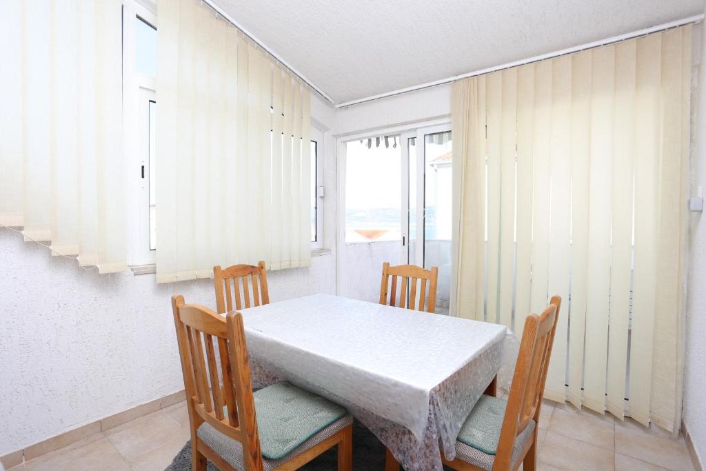 Fotografia z galérie ubytovania Apartment Slatine 16345a v Slatine
