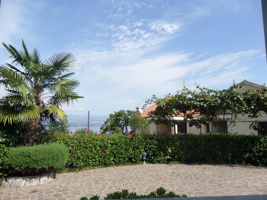 Ogród w obiekcie Family friendly apartments with a swimming pool Lovran, Opatija - 14178
