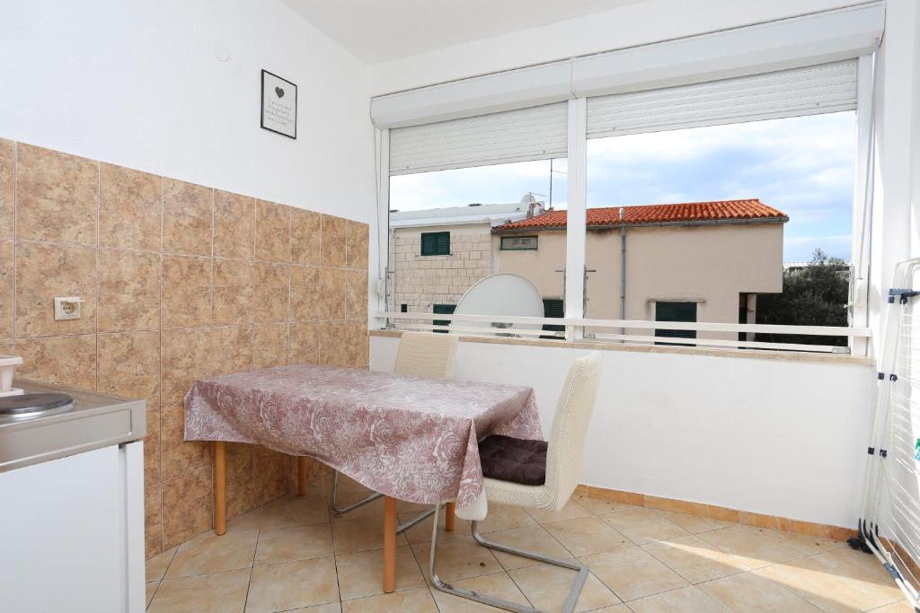 Fotografia z galérie ubytovania Apartments and rooms with parking space Makarska - 16449 v destinácii Makarska