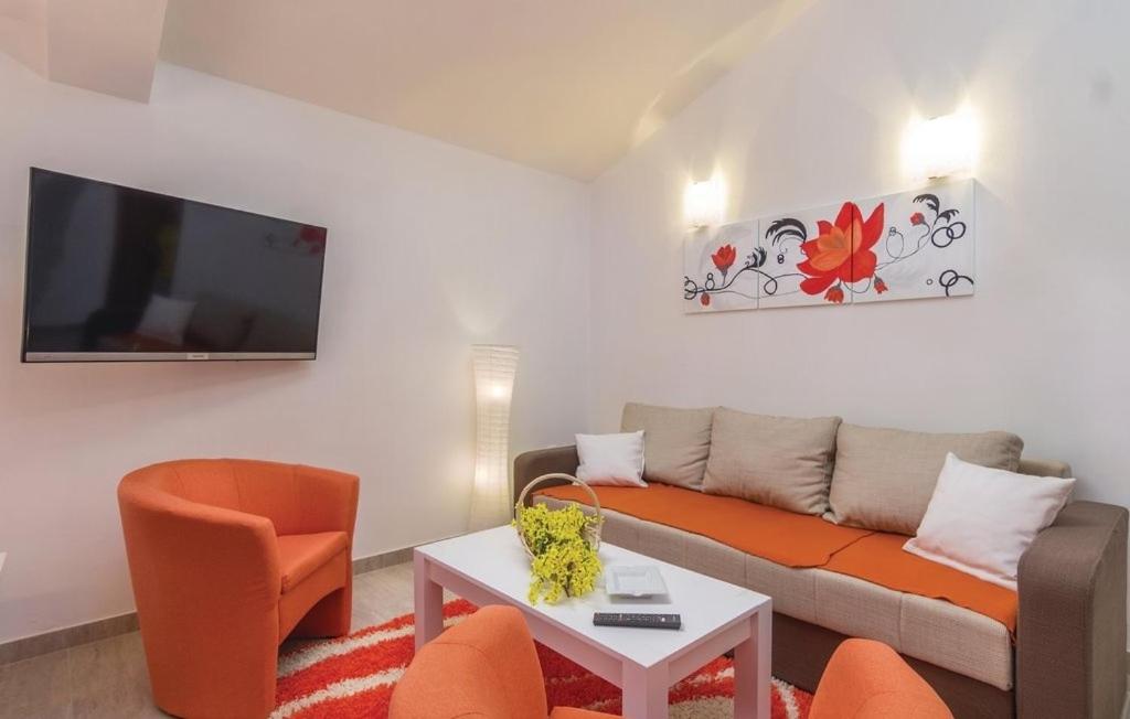 Zdjęcie z galerii obiektu Family friendly house with a swimming pool Sumber, Central Istria - Sredisnja Istra - 16465 w mieście Nedeščina