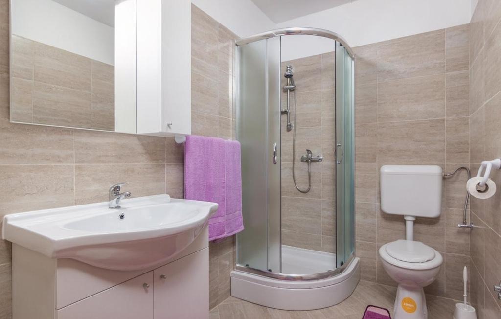 Zdjęcie z galerii obiektu Family friendly house with a swimming pool Sumber, Central Istria - Sredisnja Istra - 16465 w mieście Nedeščina