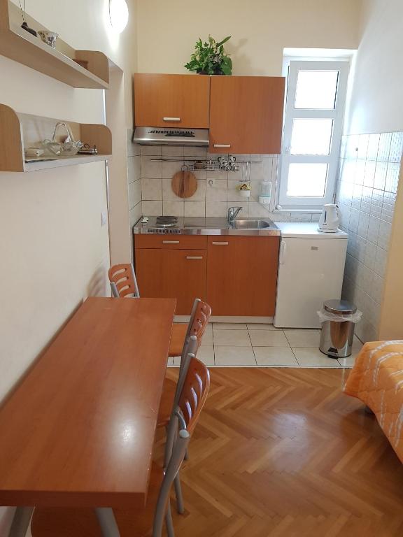 Kuchyň nebo kuchyňský kout v ubytování Apartments with parking spaces Makarska - 16521