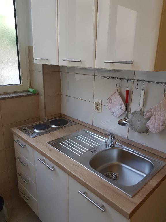 Kuchyň nebo kuchyňský kout v ubytování Apartments with parking spaces Makarska - 16521