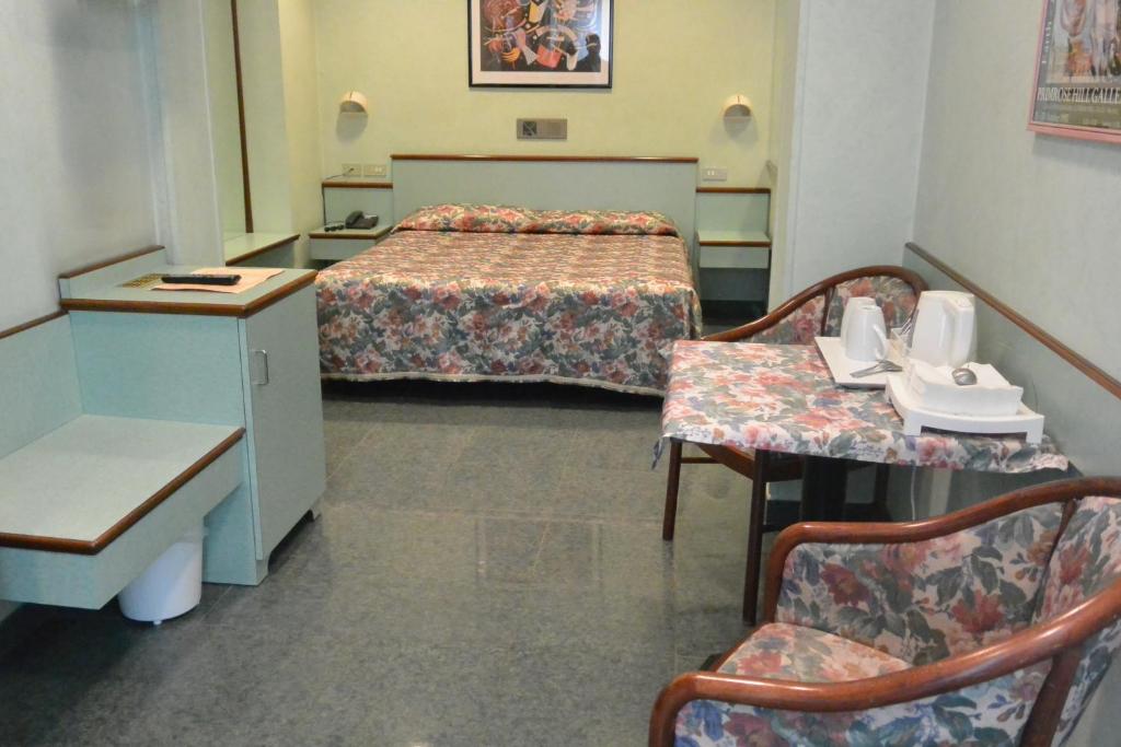 Postel nebo postele na pokoji v ubytování Le Petit Hotel