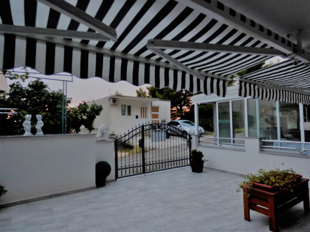 Fotografia z galérie ubytovania Apartments with a parking space Baska Voda, Makarska - 16517 v destinácii Baška Voda