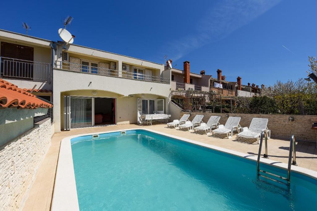 Fotografia z galérie ubytovania Family friendly apartments with a swimming pool Zadar - Diklo, Zadar - 16493 v destinácii Zadar