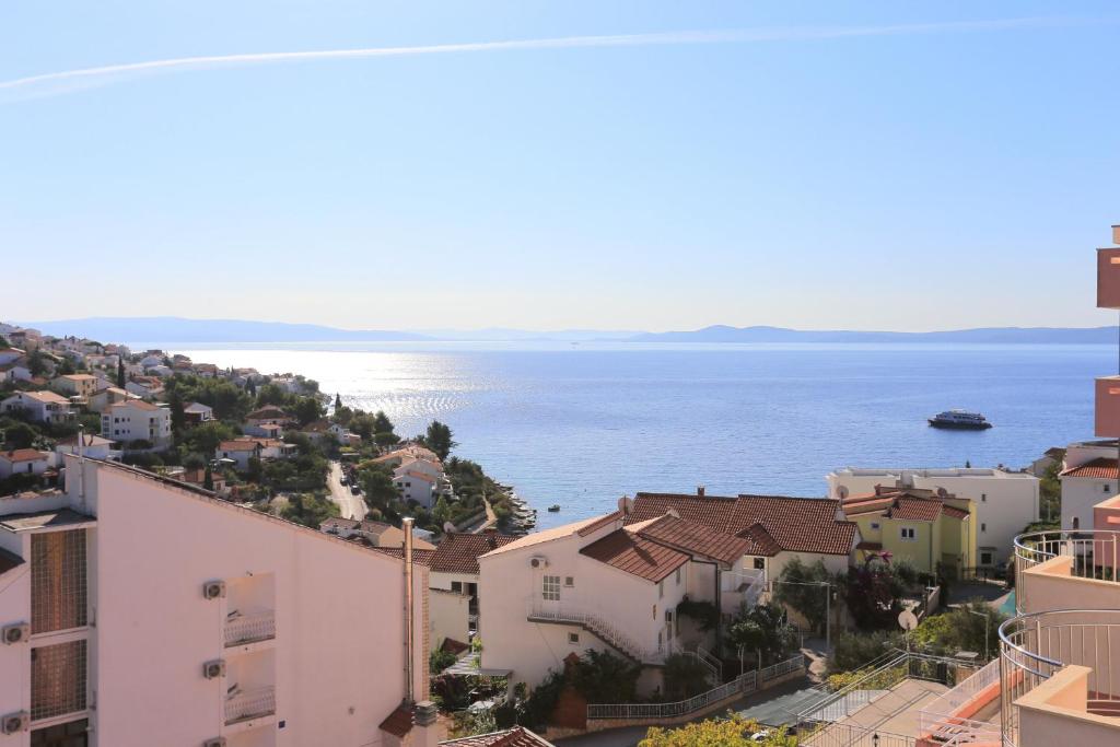 Fotografia z galérie ubytovania Family friendly apartments with a swimming pool Mavarstica, Ciovo - 16559 v Trogiri