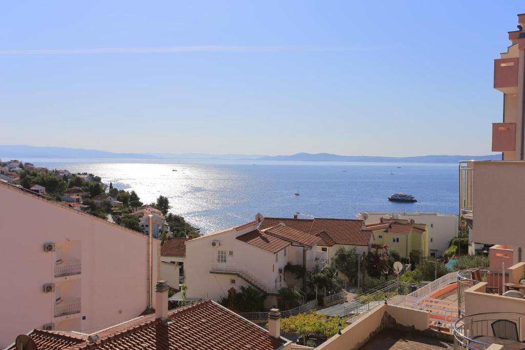 Fotografia z galérie ubytovania Family friendly apartments with a swimming pool Mavarstica, Ciovo - 16559 v Trogiri