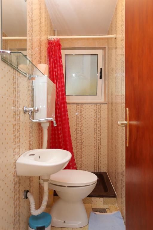 Fotografia z galérie ubytovania Family friendly apartments with a swimming pool Mavarstica, Ciovo - 16559 v Trogiri