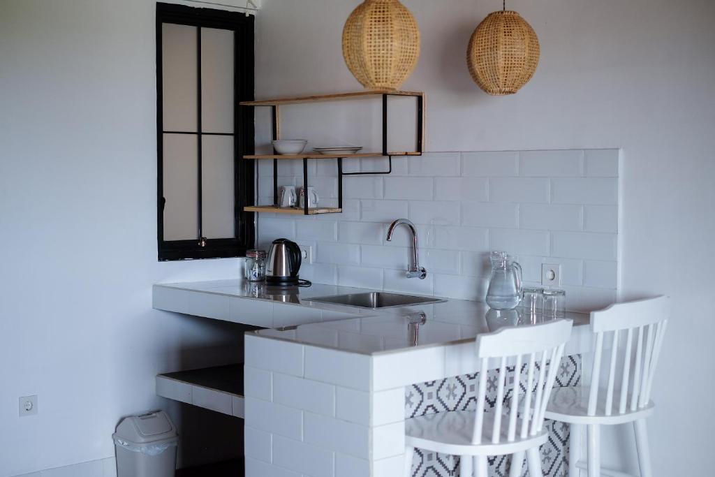 Dip & Doze Living - 15