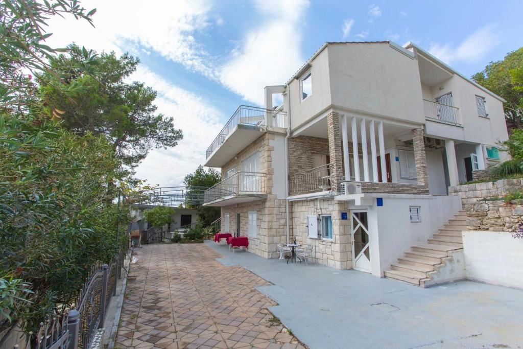 Budova, v ktorej sa apartmán nachádza
