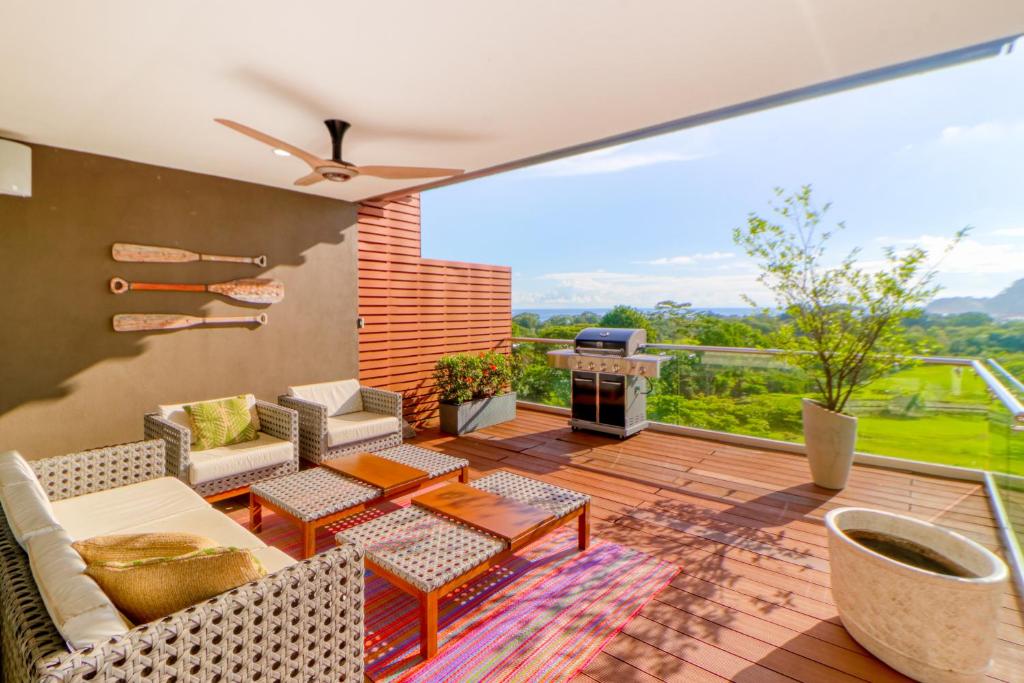 a living room with a couch and a table at Altos de Montserrat 2 1 in Herradura