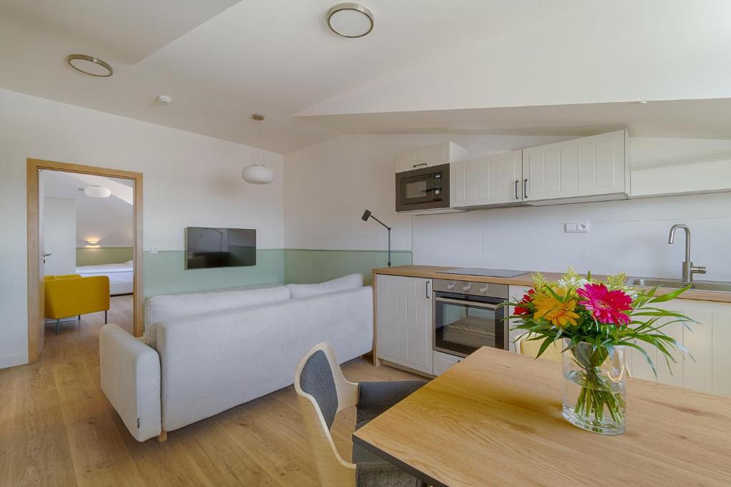 Η κουζίνα ή μικρή κουζίνα στο Luma Terra Prague Hostel