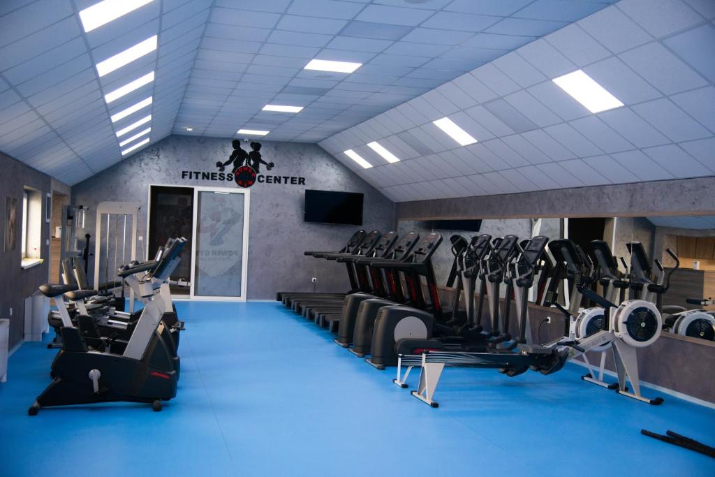 Spordikeskus ja/või sportimisvõimalused majutusasutuses Sobe i Apartmani Casa Mia