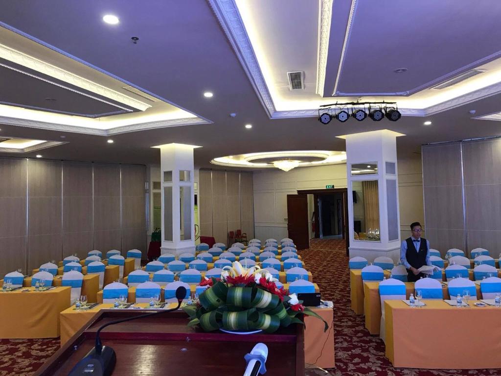 Khu vực ghế ngồi tại Nha Trang Palace Hotel