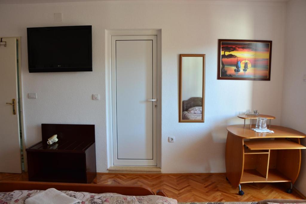 TV a/nebo společenská místnost v ubytování Guest House Vera