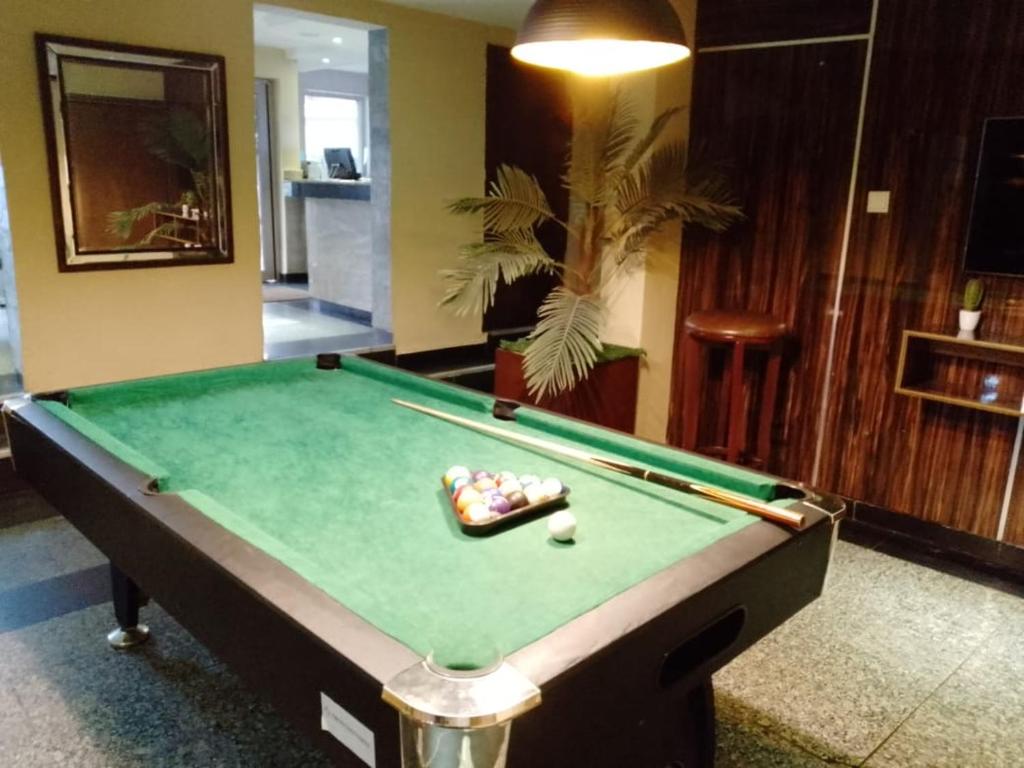 Biliár nebo kulečník v ubytování De Rembrandt Classic Hotel