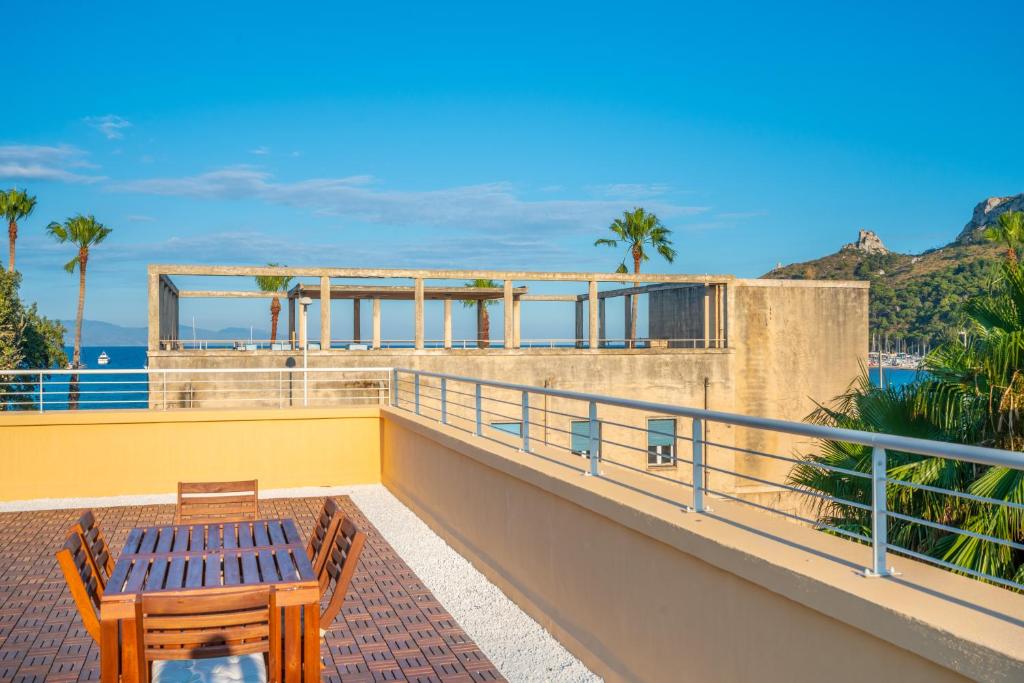Terrazza Sella Del Diavolo - Vista Mare - WiFi AC - Housity