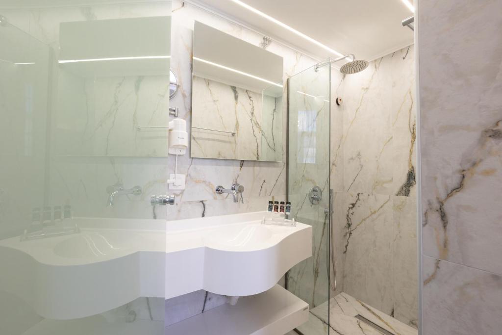 Modern Revival Luxury Hotel - Resim 14