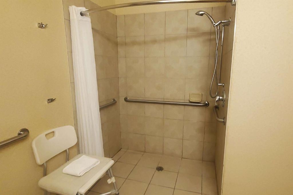 Wingate by Wyndham Youngstown - Austintown - 2 Queensize-Betten, Mobilität Zugänglich