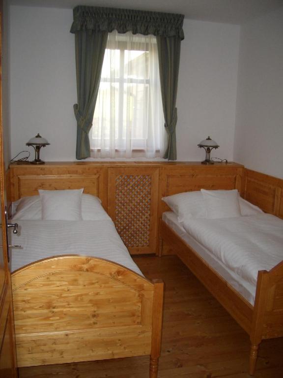 Postel nebo postele na pokoji v ubytování Doubické chalupy