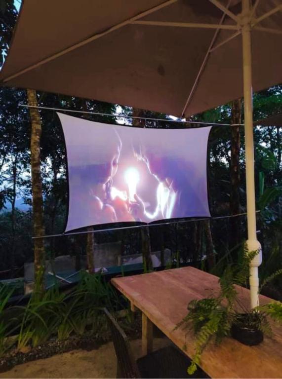 TV a/nebo společenská místnost v ubytování A-frame Villa at Tierra Verde, “Little Baguio” Real, Quezon