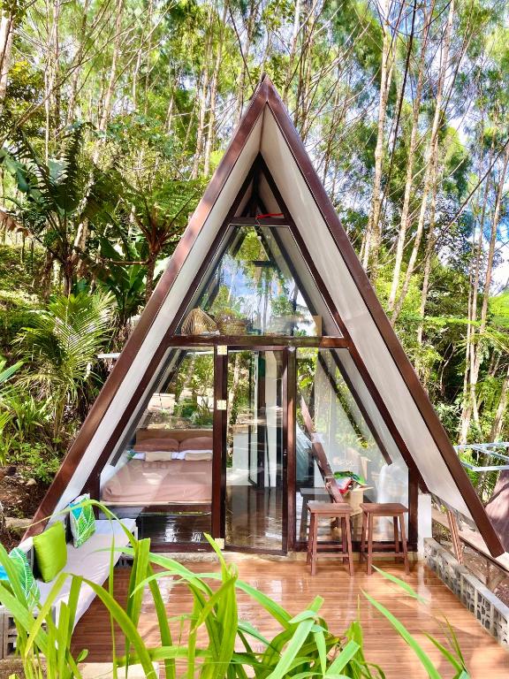 Zahrada ubytování A-frame Villa at Tierra Verde, “Little Baguio” Real, Quezon