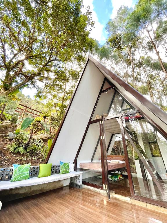 Zahrada ubytování A-frame Villa at Tierra Verde, “Little Baguio” Real, Quezon