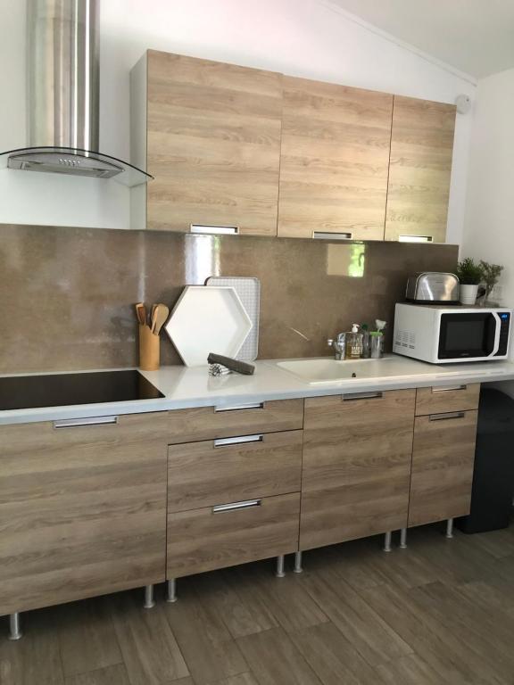 Kuchyň nebo kuchyňský kout v ubytování Le Gîte au calme d'Aubignan 4 personnes, 1 chambre