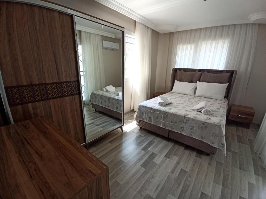 Postel nebo postele na pokoji v ubytování Begonville Villas Ladies Beach