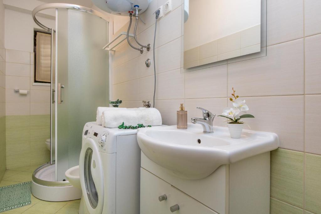 Koupelna v ubytování Apartmani Xenia & Desiderio