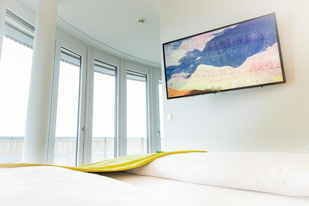 TV a/nebo společenská místnost v ubytování Das ELB Boardinghouse Hotel Restaurant