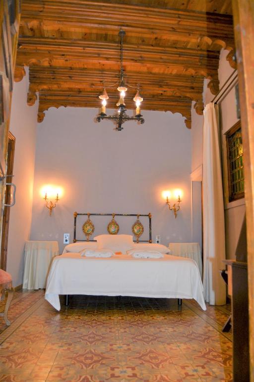 Postel nebo postele na pokoji v ubytování Lo Palauet de la Muralla