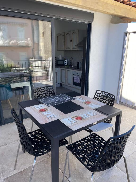 Fotografia z galérie ubytovania Duplex terrasse vue mer - Soleil Levant La Ciotat v destinácii La Ciotat