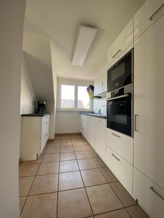 Kuchyň nebo kuchyňský kout v ubytování Ferienwohnung am Holzberg in Volkach mit Weitblick