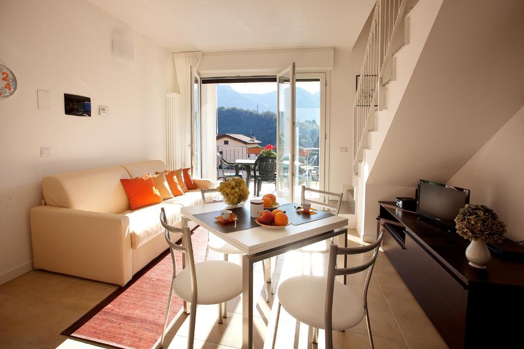 4 Village centre Lenno homes with pool-by Italian Apartments TERRAZE, SPESE, SOPRA SPESE, SPESE II - Apartamento Con Balcón