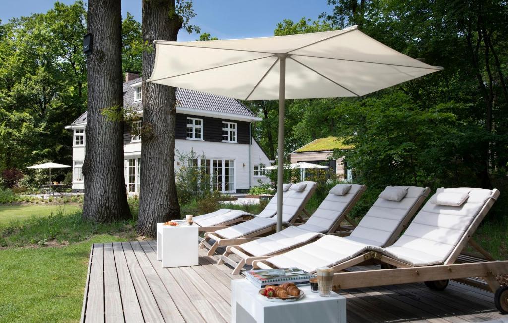Bazén v ubytování Relais & Chateaux De Struyckenbergen - villa met wellness nebo v jeho okolí