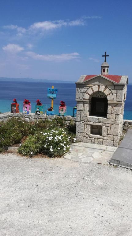 Zdjęcie z galerii obiektu Ioanna - Panoramic Sea View Apartment w Áfitos