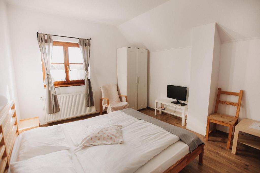 Pensiune Agroturistica Hanna - Double Room With Private Bathroom