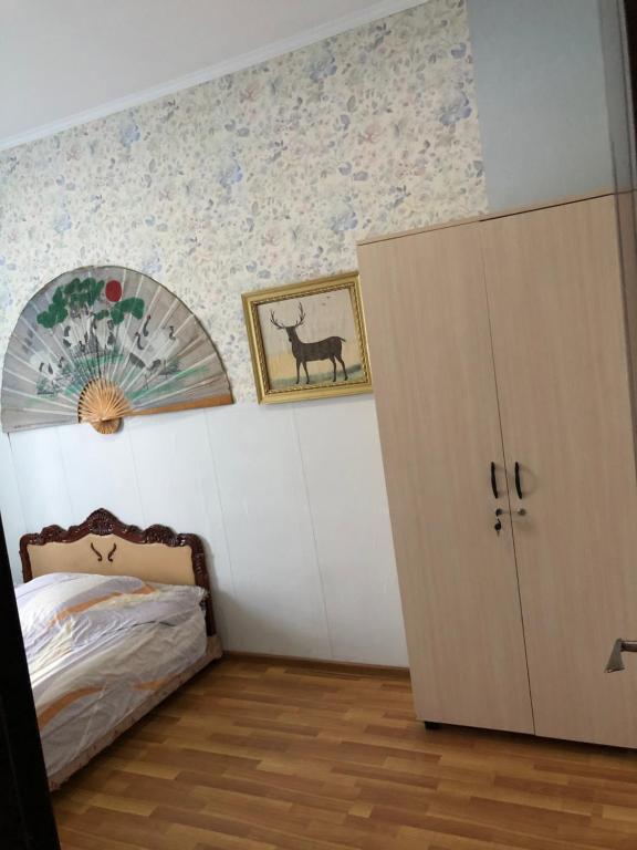 Postel nebo postele na pokoji v ubytování Apartment Zaziashvili 30