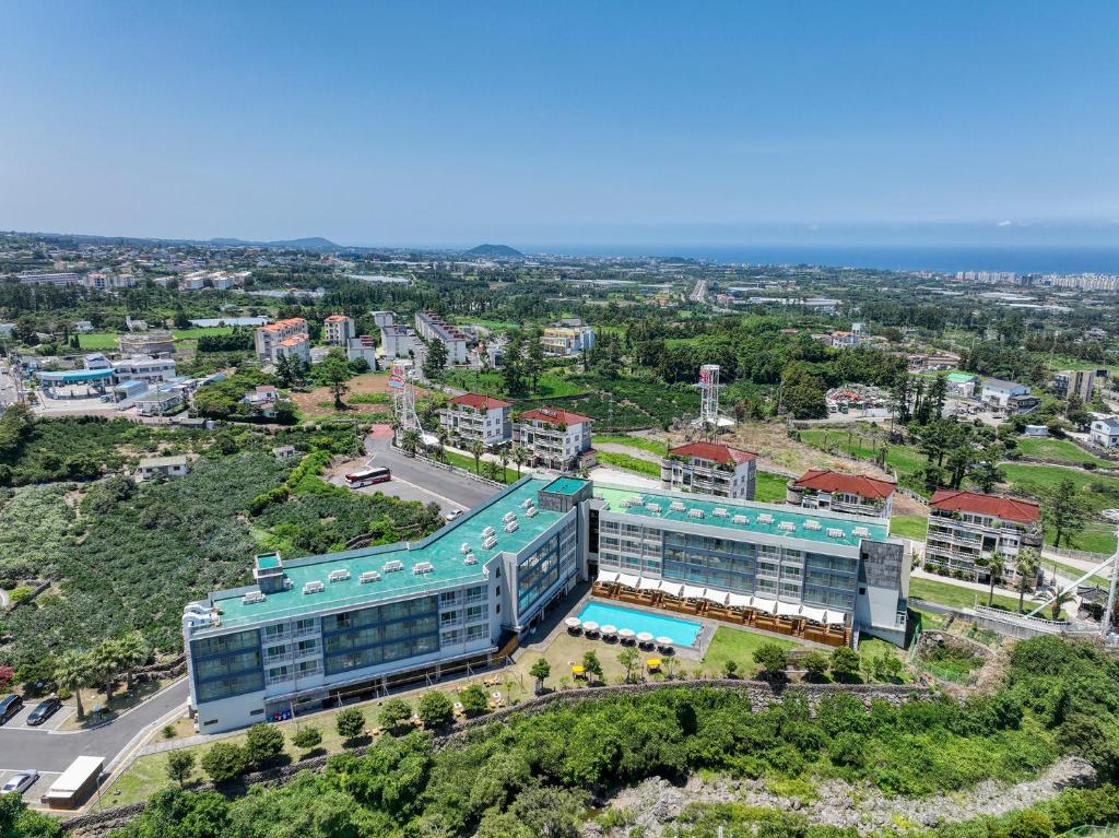 Bazén v ubytování Shin Shin Hotel Jeju City nebo v jeho okolí