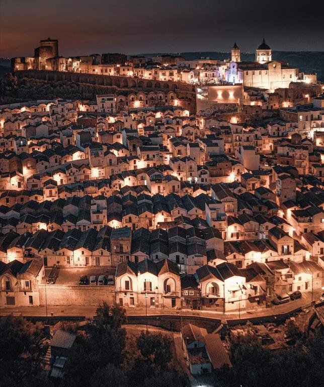 Nespecifikovaný výhled na destinaci Pisticci nebo výhled na město při pohledu z prázdninového domu