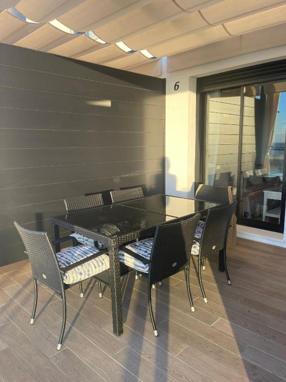 Fotografia z galérie ubytovania Apartamento con piscina en el Paseo Cruz del Mar v destinácii Chipiona