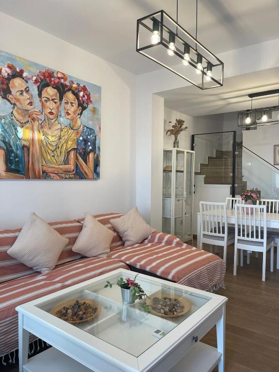 Posedenie v ubytovaní Apartamento con piscina en el Paseo Cruz del Mar