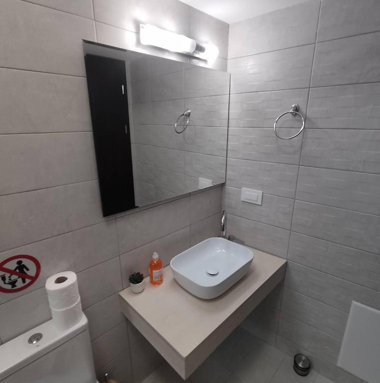 Kúpeľňa v ubytovaní PETMEZA APARTMENT 1 Aigio City F