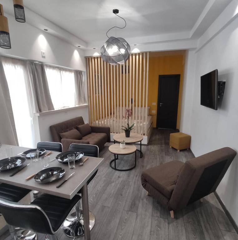 Televízia a/alebo spoločenská miestnosť v ubytovaní PETMEZA APARTMENT 1 Aigio City F