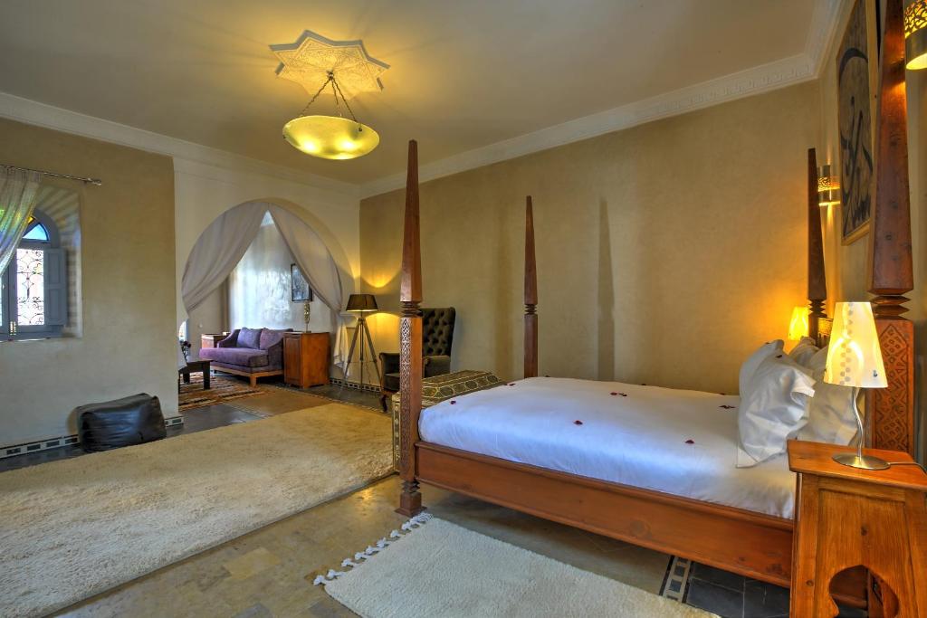 a bedroom with a bed and a living room at Ksar Anika Boutique Hotel & Spa in Marrakech