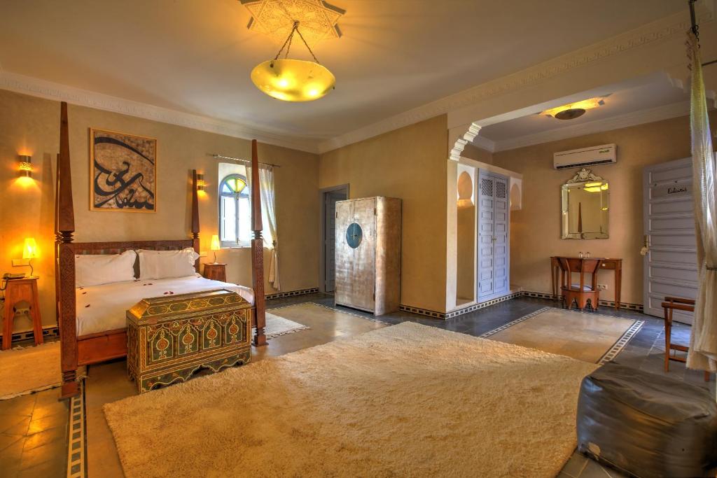 a bedroom with a bed and a table in it at Ksar Anika Boutique Hotel & Spa in Marrakech