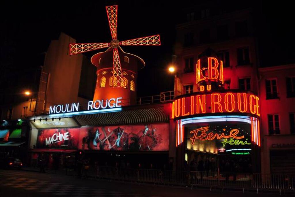 * Moulin Rouge Getaway * 1BR + Desk + Gym weights