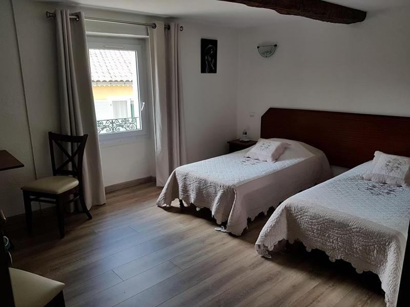 Postel nebo postele na pokoji v ubytování Hôtel Restaurant Le Lachens